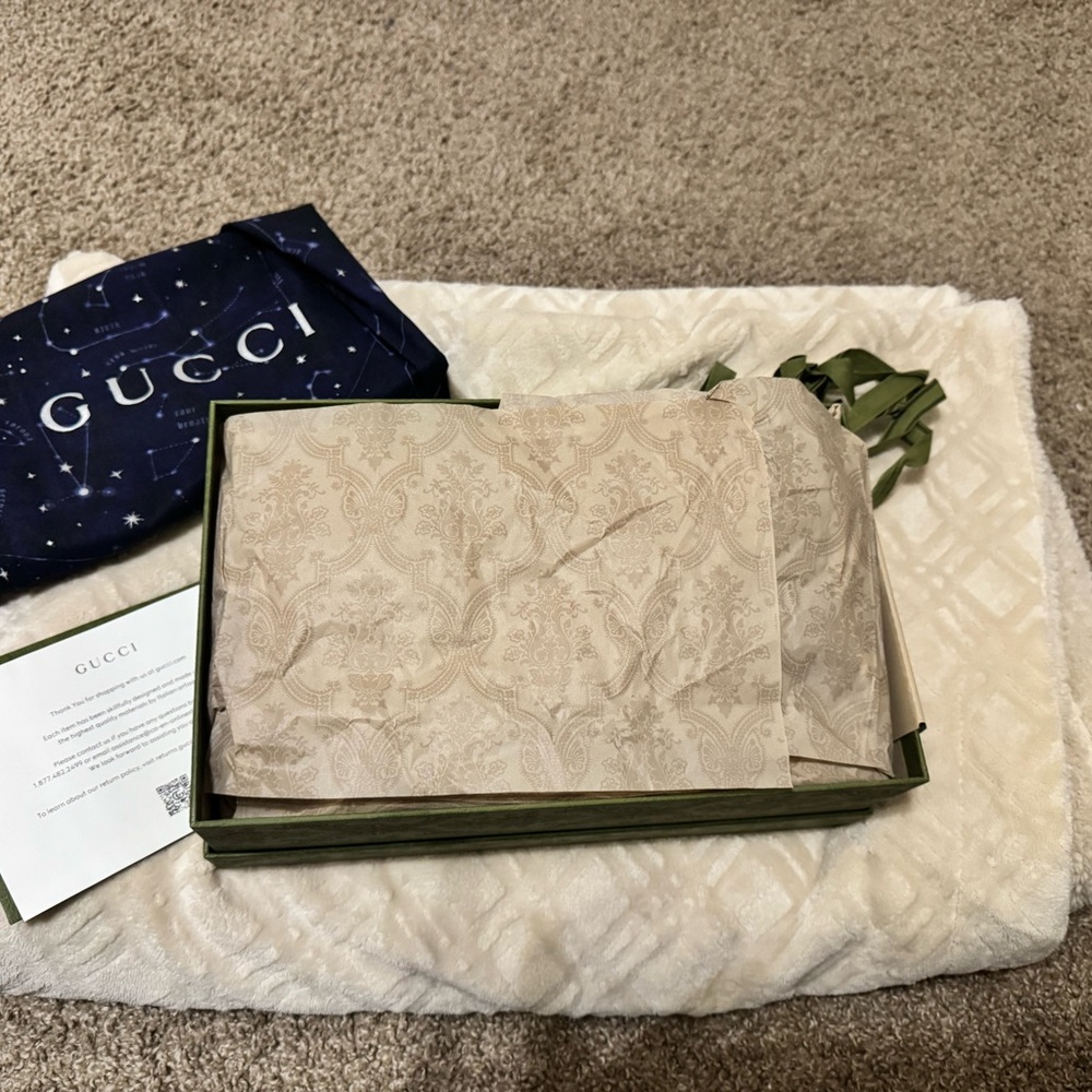 Gucci BEE Athletic Shoes - Picture 4 of 14